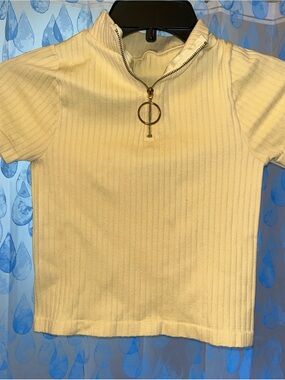 SO LIGHT YELLOW Ribbed Short-Sleeve Cropped Mock Neck Top with Ring Zip